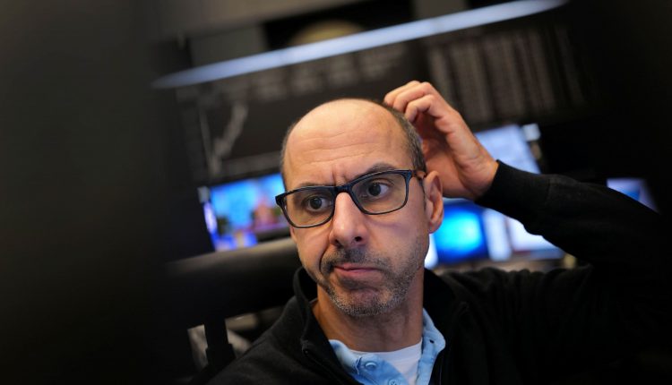 Trump threatens to derail US stimulus