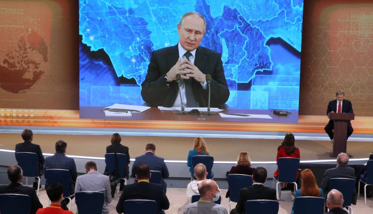 Putin calls on public to take the coronavirus vaccine