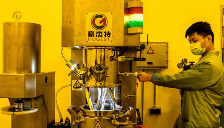 With Money, and Waste, China Fights for Chip Independence