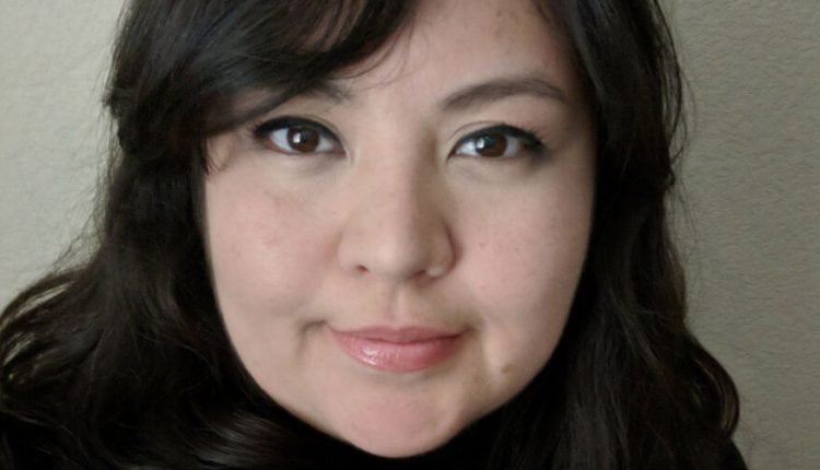 A teacher whose 2018 class video made her a national sensation dies from Covid-19 at 35.