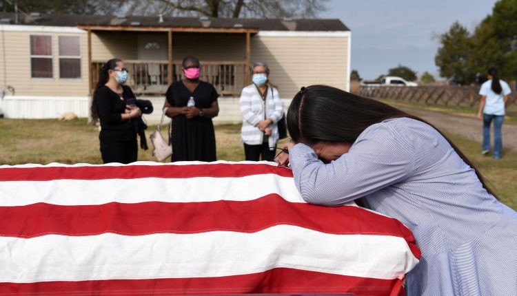 U.S. reports record number of Covid deaths in January