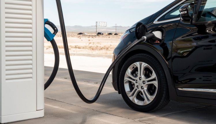 G.M. Announcement Shakes Up U.S. Automakers’ Transition to Electric Cars