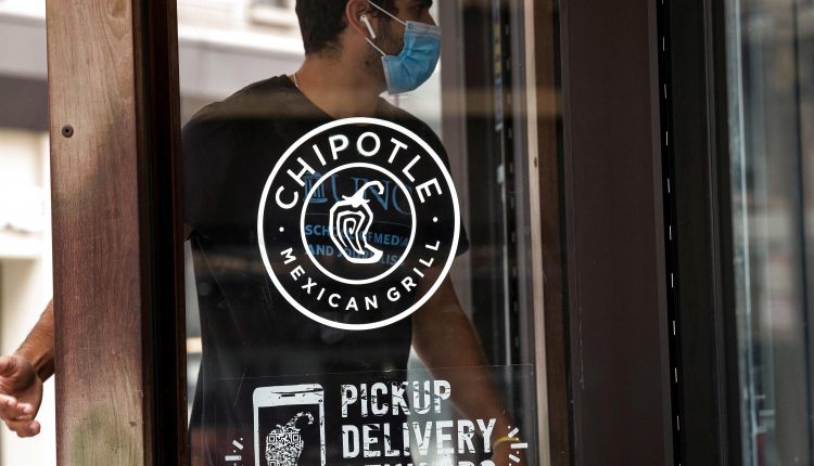 Chipotle Mexican Grill (CMG) Q4 2020 earnings miss