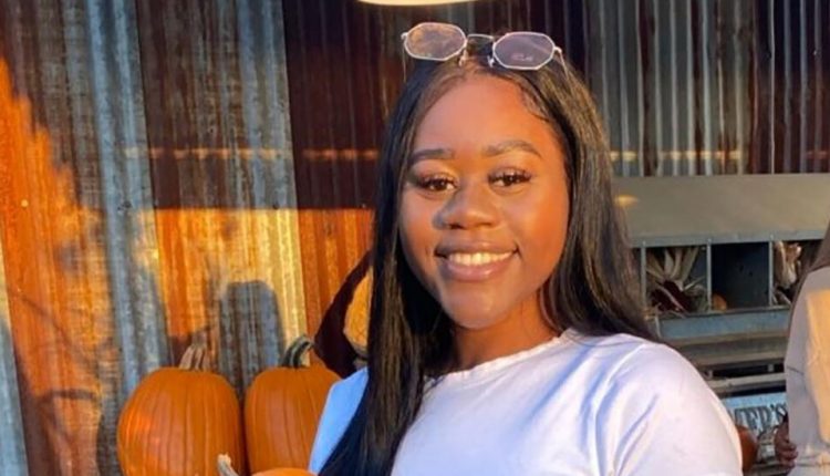 Helen Etuk, Who Planned to Be a Pediatrician, Dies at 20