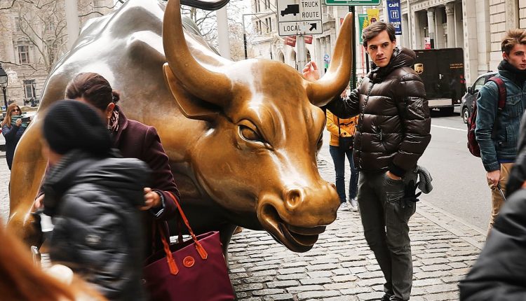 More wealthy go to cash as the millionaire market bear sells