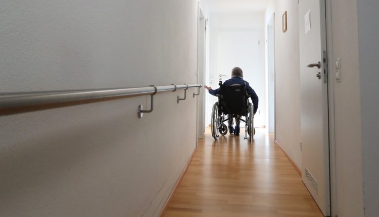 Dementia Risk After Age 50 Increases With Less Sleep, Study Says