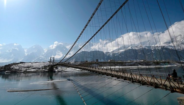 Pandemic Lockdowns Cut Pollution, Slowing Snowmelt in South Asia