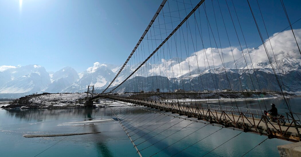 Pandemic Lockdowns Cut Pollution, Slowing Snowmelt in South Asia