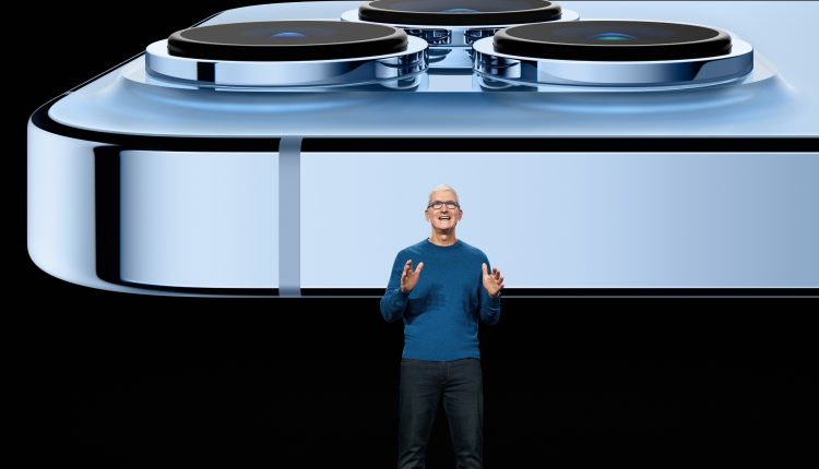 Tim Cook and smartphone