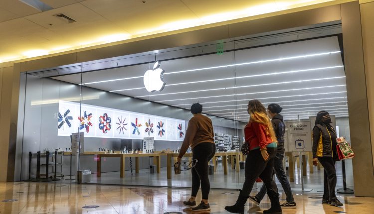 Gene Munster says Apple's stock has a path to $3 trillion market cap