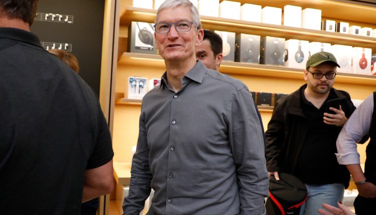 Apple temporarily closes California stores as virus cases mount