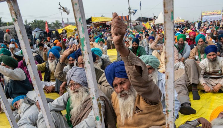 Indian Court Suspends New Farm Laws, in Blow to Modi