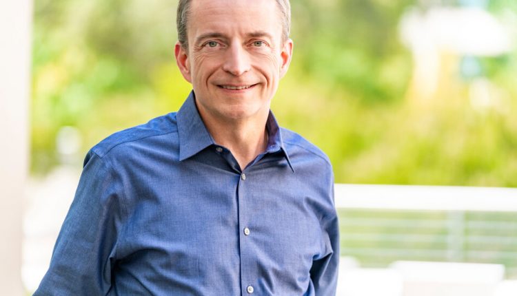 Intel, Under Pressure to Rethink Its Business, Ousts Its Chief Executive