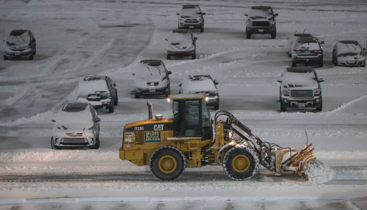 Airlines cancel most NYC-area flights ahead of snowstorm