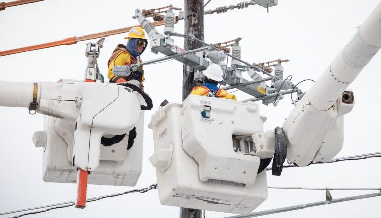 Houston mayor says state should pay for high power bills