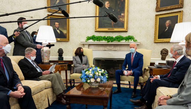 Democrats Push to Borrow More Money as Deficit Is Set to Shrink Slightly in 2021