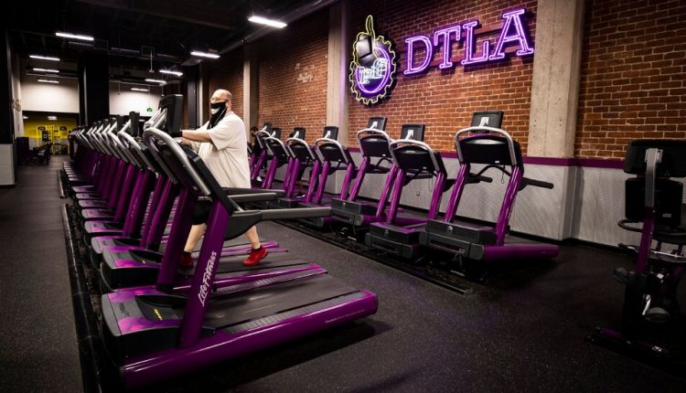 How Much Weight Did We Gain During Lockdowns? 2 Pounds a Month, Study Hints