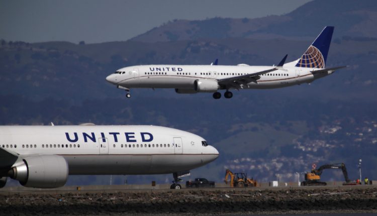 United Airlines tells staff it's hiring hundreds of pilots for travel recovery