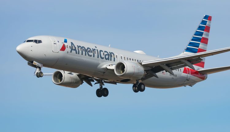 American Airlines to use nonunion pilots for some test flights, drawing criticism