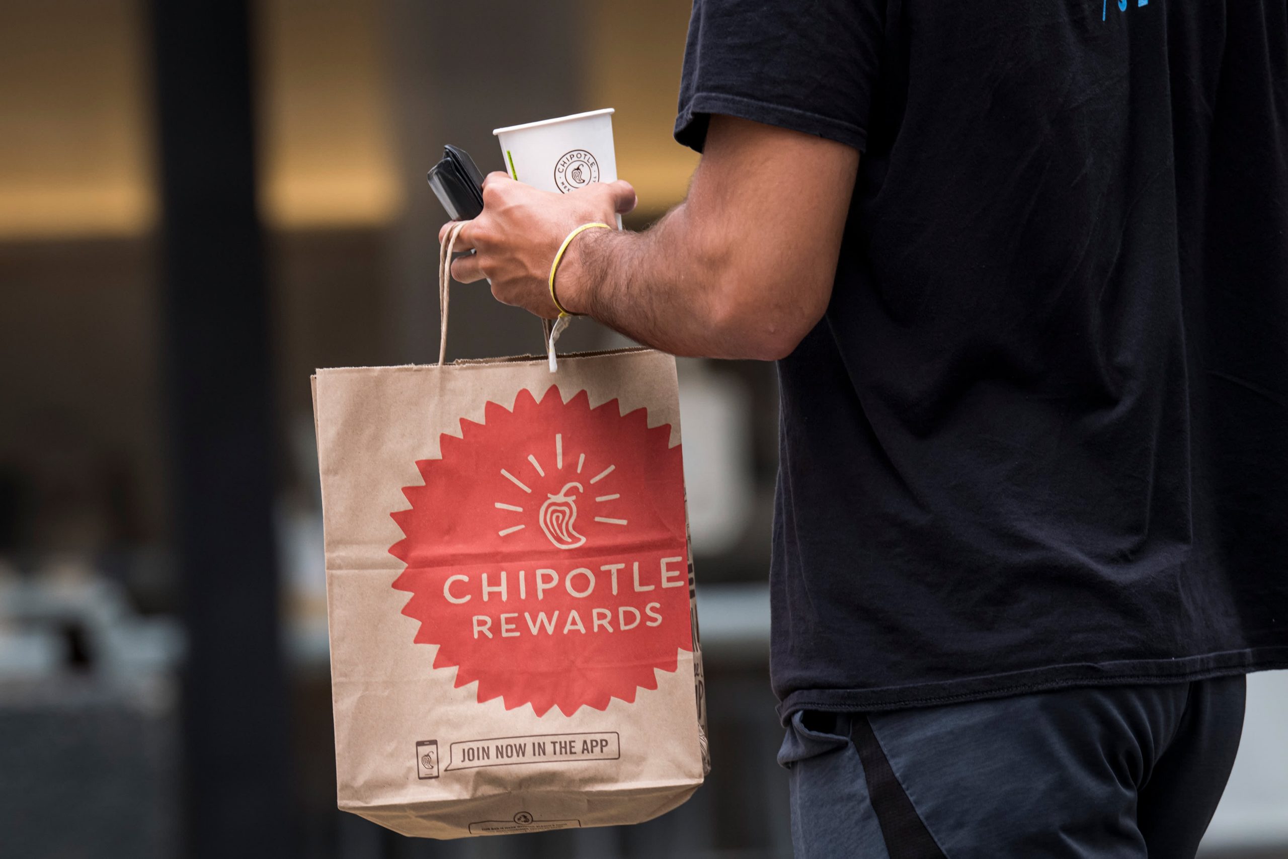 Cramer counts Chipotle, Darden as 'last man standing' restaurant plays