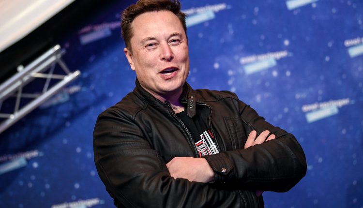 Some of 'SNL's' cast is confused, annoyed that Elon Musk is hosting show