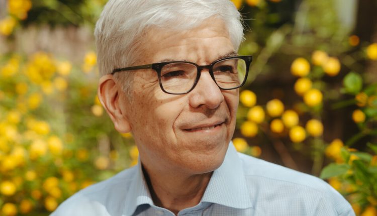 Once Tech’s Favorite Economist, Now a Thorn in Its Side