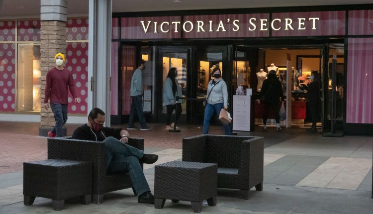 L Brands spinning off Victoria's Secret at higher valuation