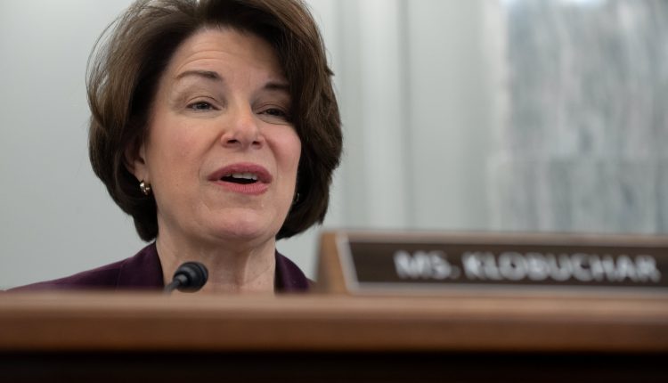 Senators call on FTC to guard against travel scams